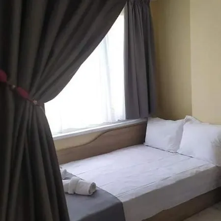 Family Malibu 3* 切尔诺莫雷茨